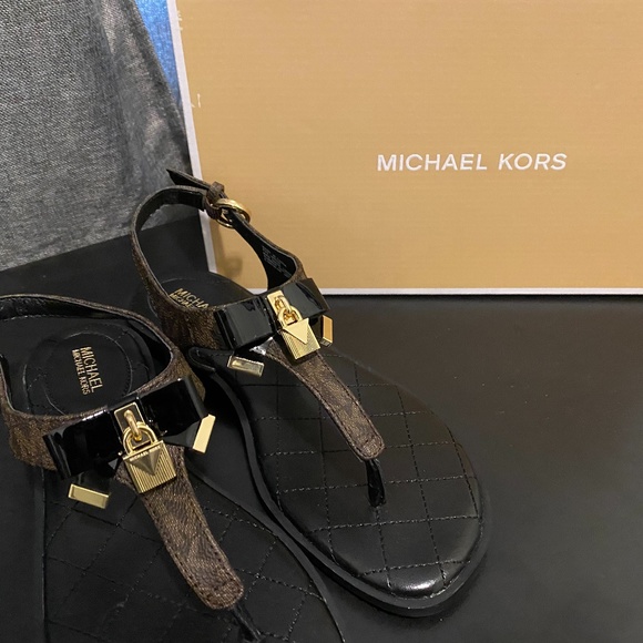 Michael Kors Sandals *100% authentic* - Picture 1 of 4